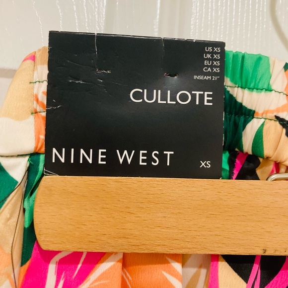 NWT Nine West size XS Colorful Floral Cullote Pants 🏝️ - Picture 6 of 8